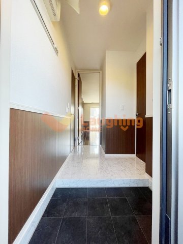 玄関　収納もある玄関です