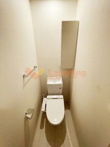 トイレ　落ち着いた色調のトイレです