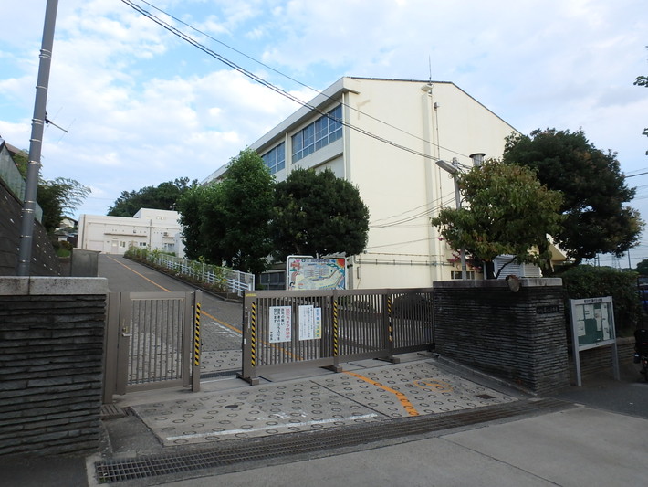 小学校　横浜市立藤が丘小学校（小学校）まで716m