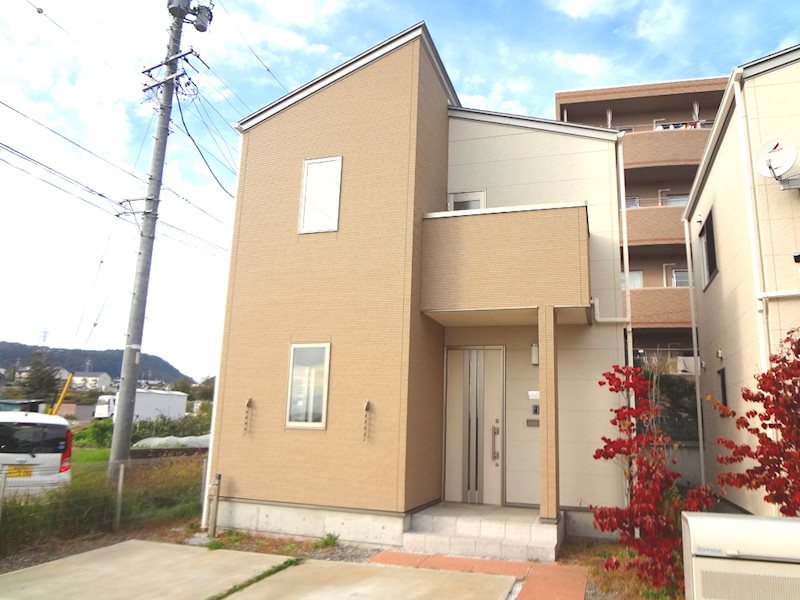 エントランス　B棟の参考画像です。