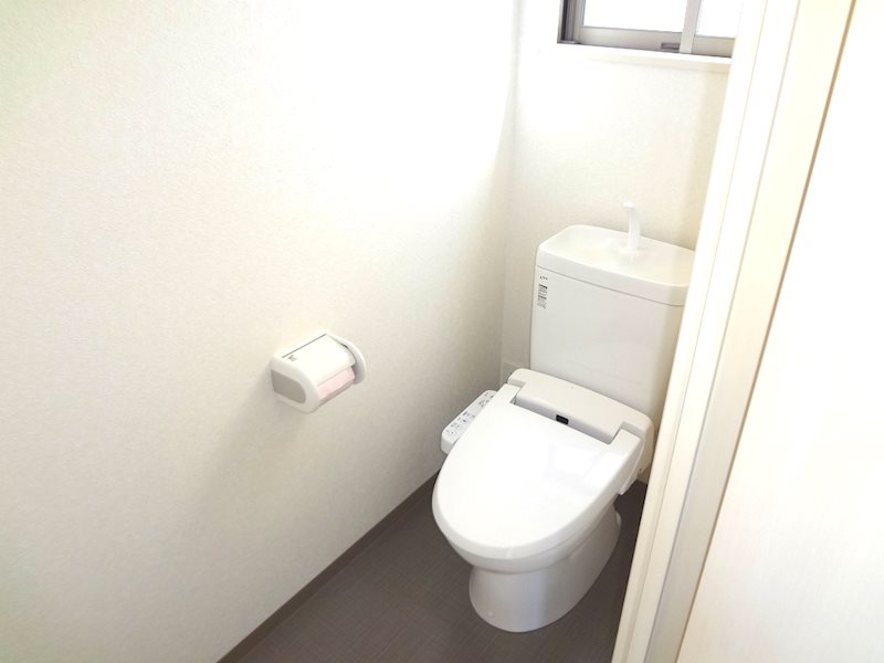 トイレ　B棟の参考画像です。