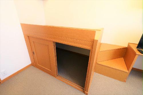 収納　ベッド下に収納スペースあり！荷物が多くても十分に収まります！