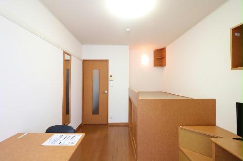 居室・リビング　１Ｆはフローリング仕様・２Ｆは絨毯仕様になります。