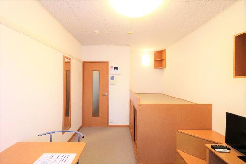 居室・リビング　１Ｆはフローリング仕様・２Ｆは絨毯仕様になります。