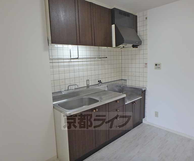 キッチン　キッチン上部は収納になっていますよ