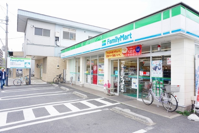 コンビニ　ファミリーマート南越谷駅北通り店（コンビニ）まで405m