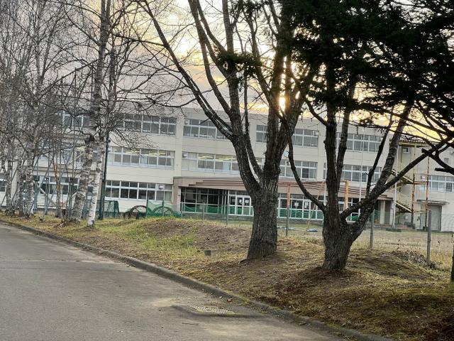 中学校　釧路市立美原中学校（中学校）まで1685m