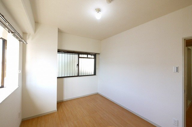 居室・リビング　コンパクトで使いやすい洋室です