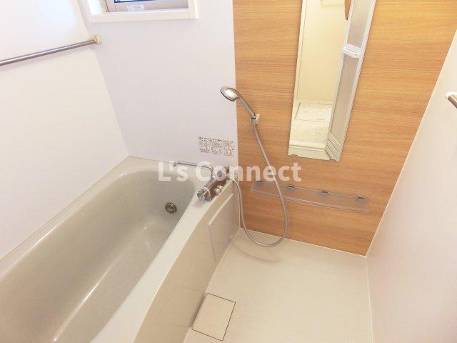 バス・シャワールーム　追焚き、浴室乾燥付きのお風呂。