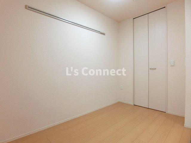 その他　３．５帖の洋室は寝室として使えます。