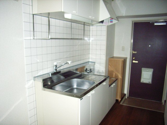 キッチン　同物件別号室のものです。