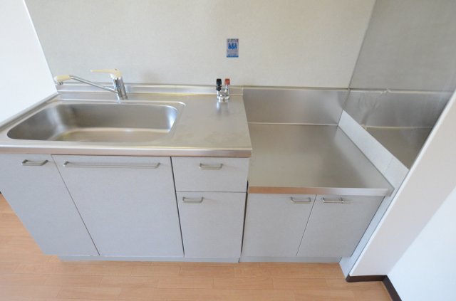 キッチン　壁付けキッチンでスペースを最大限有効活用できます！