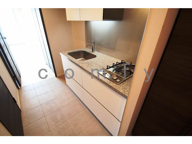 キッチン　高級感のあるシステムキッチン