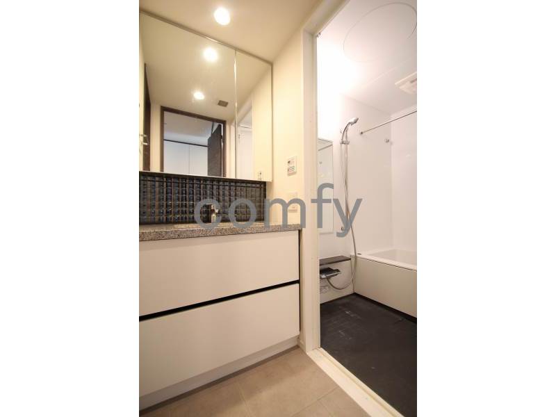 洗面設備　お洒落な洗面台