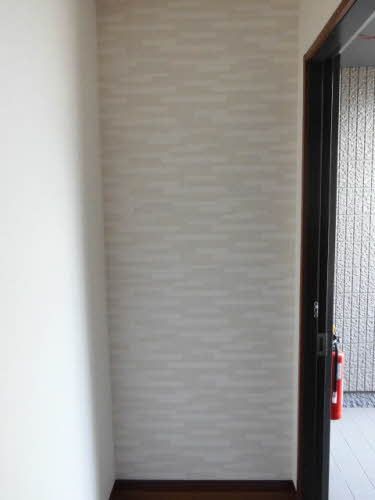 その他　玄関アクセントクロス