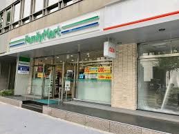 コンビニ　ファミリーマート 渋谷本町四丁目店（コンビニ）まで302m