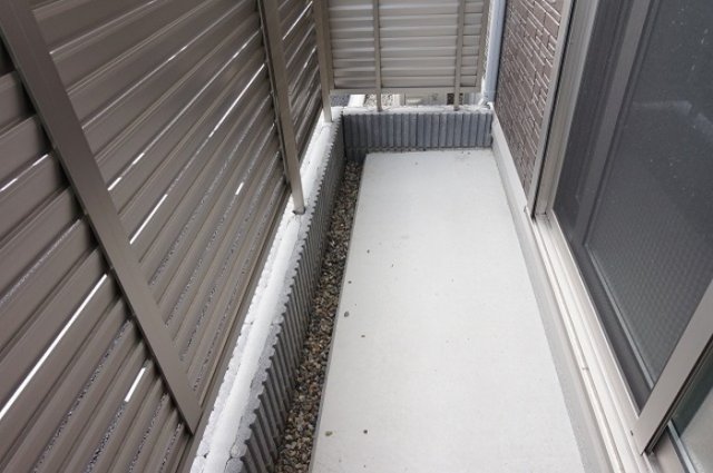 バルコニー　掲載写真は同型の左右反転の部屋を掲載しております。仕様等が異