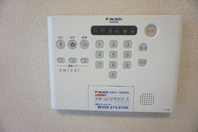 セキュリティ　掲載写真は同型の左右反転の部屋を掲載しております。仕様等が異