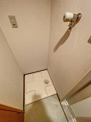 その他設備　防水パン付きの洗濯機置場です。