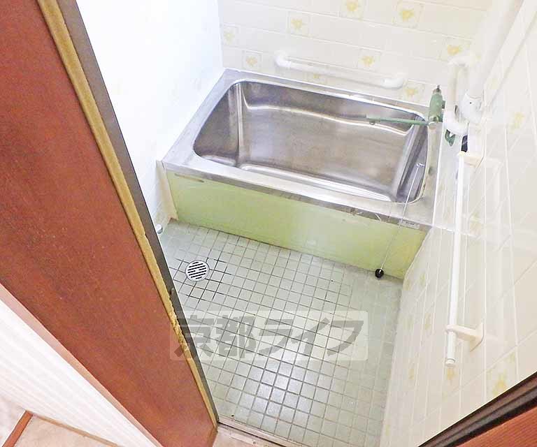 バス・シャワールーム　バスルームです。