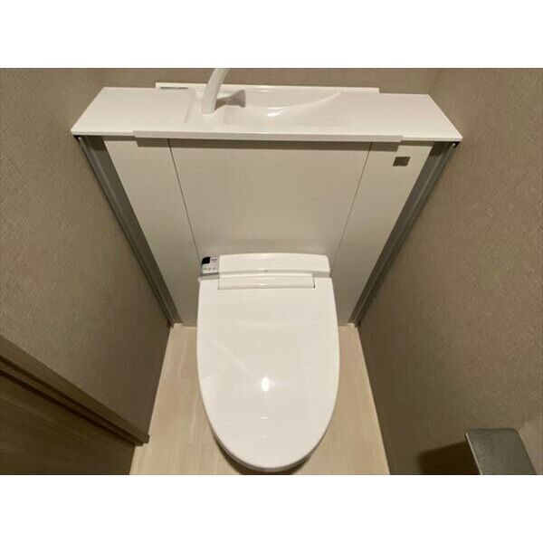 トイレ　※別室の参考写真の為、現況優先です。