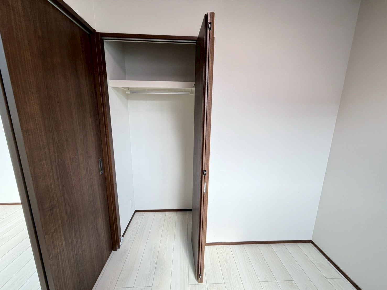 収納　※同建物１階同タイプ写真です。ご参考下さい。