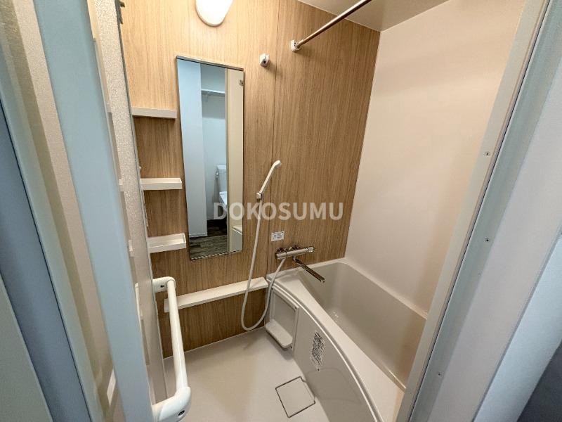 バス・シャワールーム　一日の疲れをやさしく癒やす、清潔感あふれるリラックスバス。