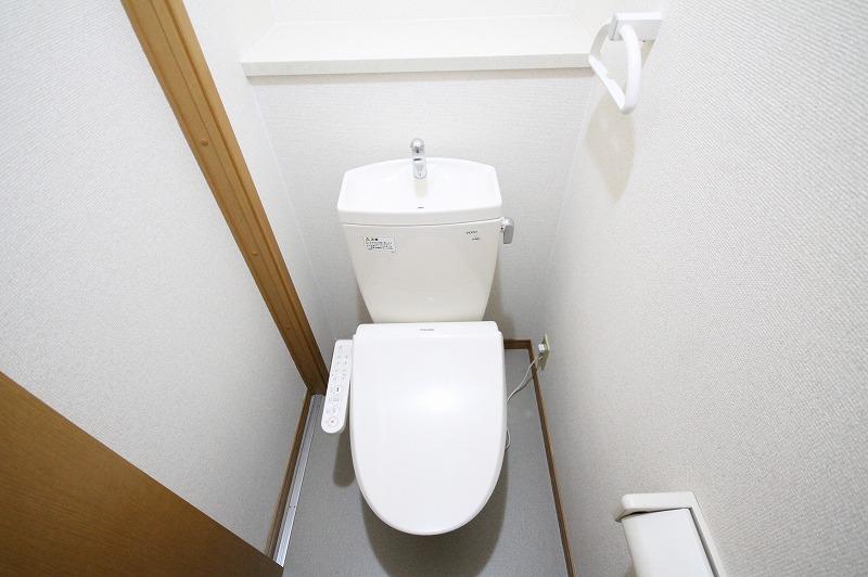 トイレ　同物件の別部屋になります。