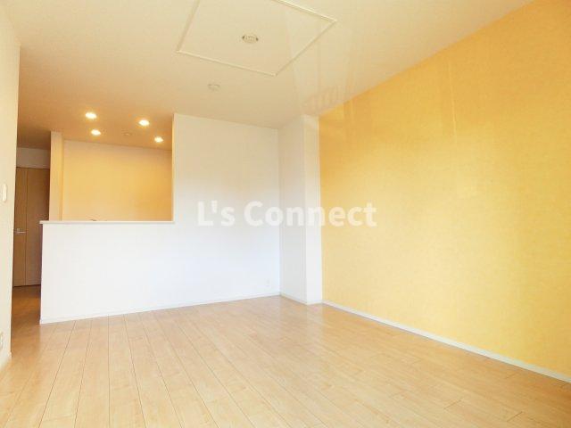 居室・リビング　アクセントクロス仕様のＬＤＫ。