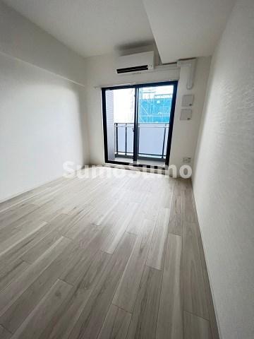 居室・リビング　こちらの居間で趣味の時間をお楽しみください