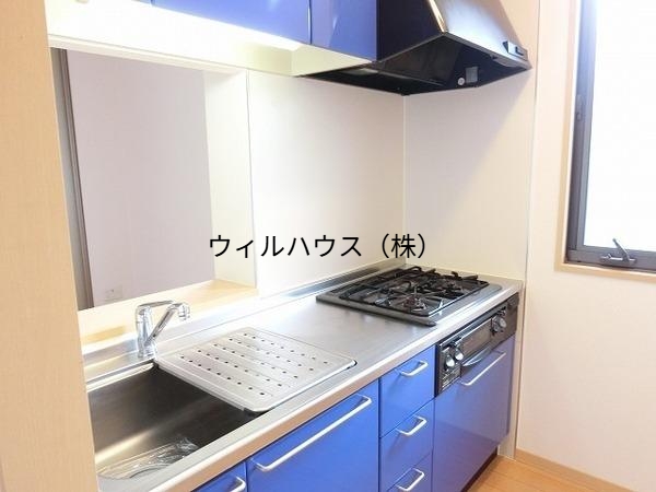 キッチン　３口コンロ付きシステムキッチン！