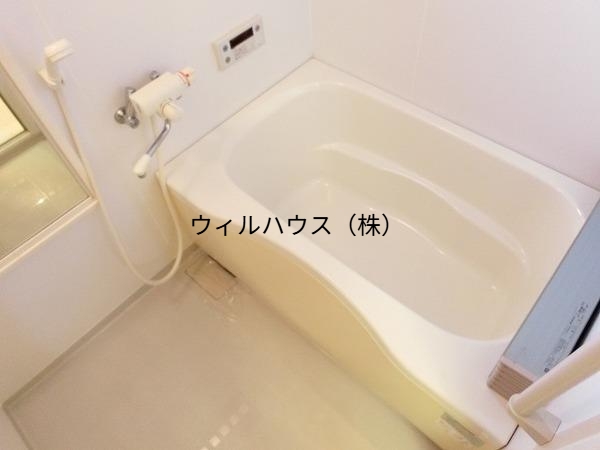 バス・シャワールーム　浴室乾燥機付きバス！