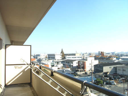 バルコニー　外からの目が気にならないバルコニーで洗濯物が干せます