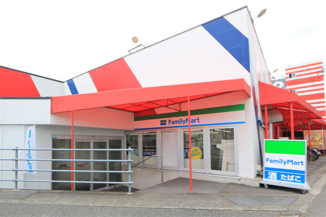 コンビニ　ファミリーマートキスケＰＡＯ小坂／Ｓ店（コンビニ）まで170m