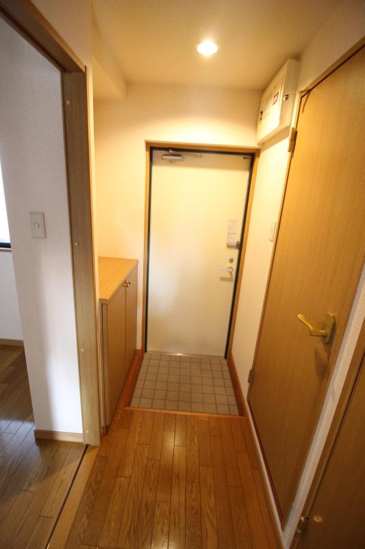 玄関　玄関　シューズボックスも十分なサイズです