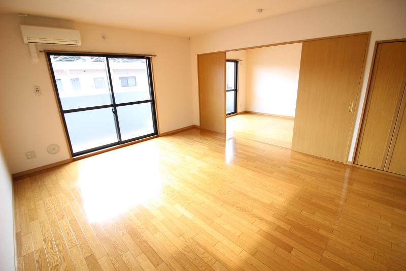 その他設備　リビングにエアコンあり