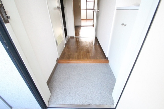 玄関　※別部屋の写真です