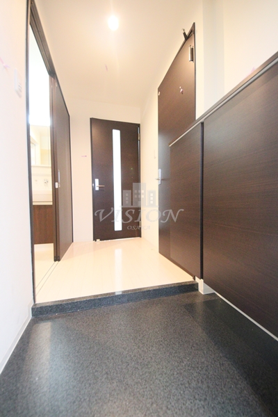 玄関　写真は別タイプとなります。