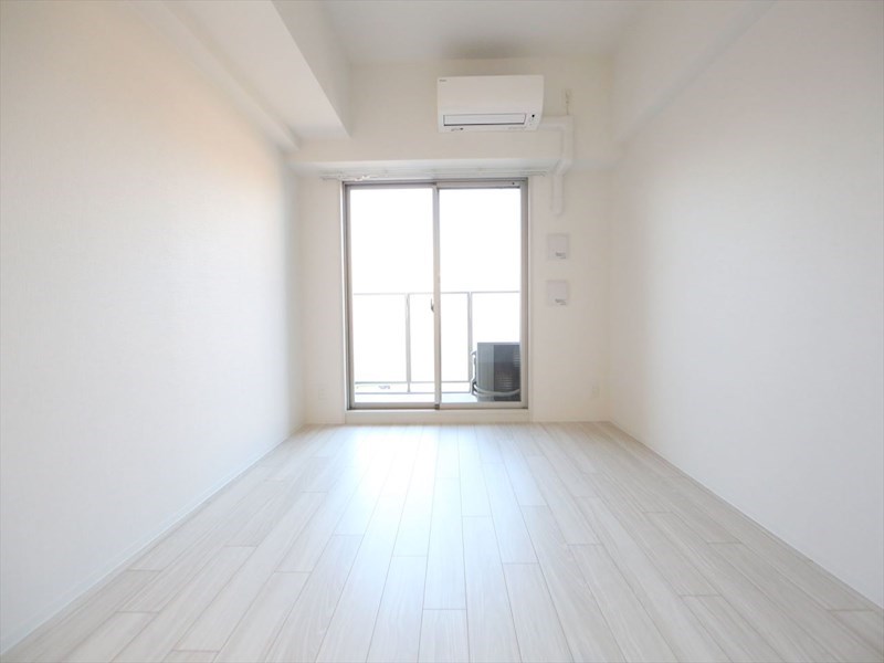 バルコニー　洋室7.9帖　エアコン完備　バルコニー