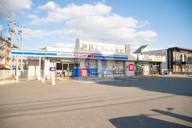 ドラックストア　ローソン＋ドラッグミック中津一丁目店（ドラッグストア）まで597m
