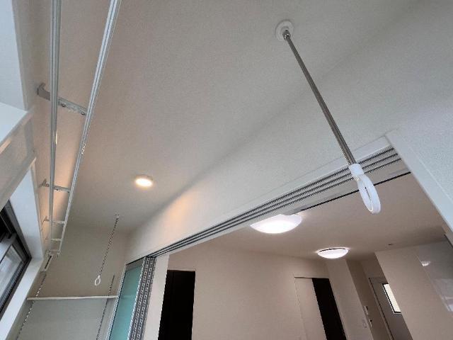 その他　室内物干（インナーテラス）