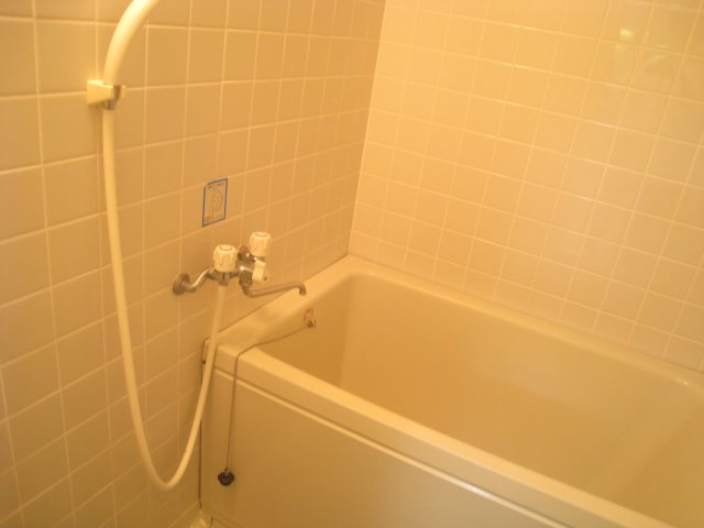 バス・シャワールーム　同物件別号室のものです。