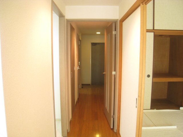玄関　同物件別号室のものです。