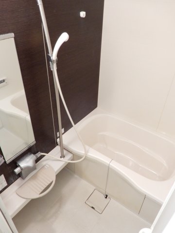 バス・シャワールーム　追焚・乾燥機付きのバスルーム