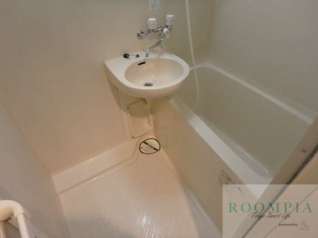 バス・シャワールーム　※同タイプの別のお部屋です。