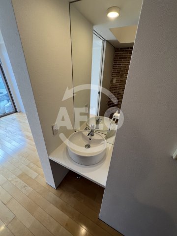 洗面設備　エスライズ大阪ベイサイドアリーナ　独立洗面台