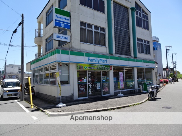 コンビニ　ファミリーマート富野荘駅前店（コンビニ）まで318m