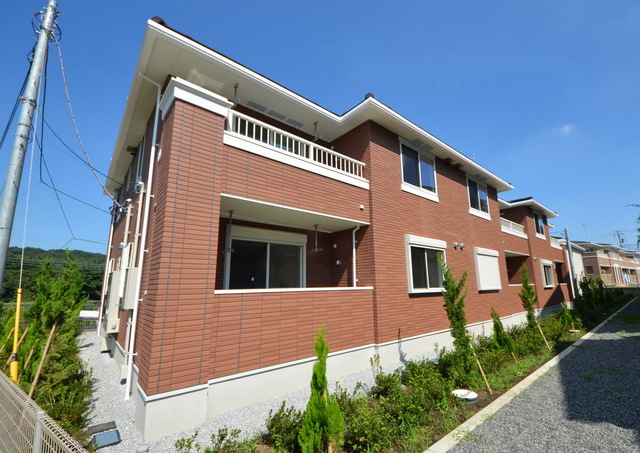 建物外観　～青い空っ、白い雲っ～