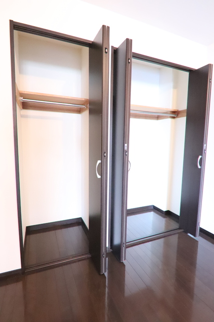 収納　収納力のあるクローゼットです。