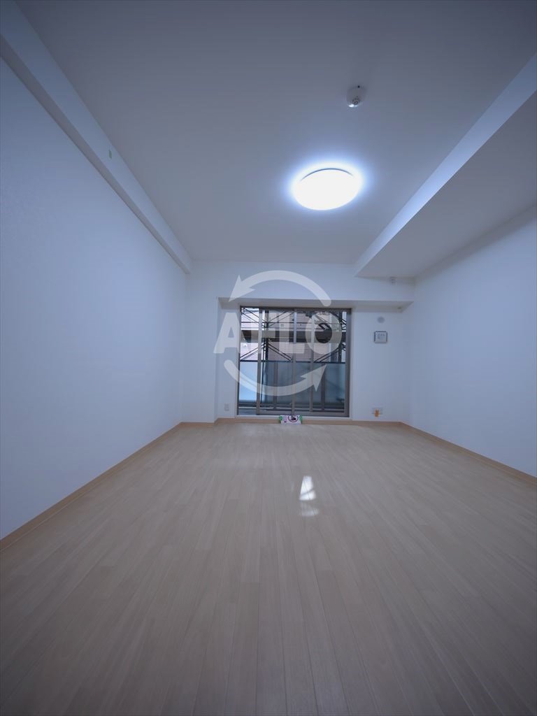 居室・リビング　COCORO-WEST　開放的な室内